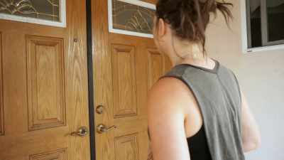 (doorbell rings) - Resynator