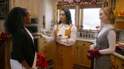 DOORBELL RINGS - Yuletide the Knot