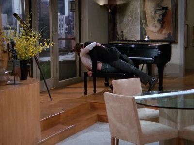 [DOORBELL RINGS] - Frasier