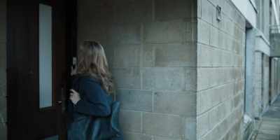 [doorbell rings] - Bodyguard