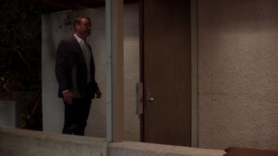 [doorbell rings] - Ray Donovan