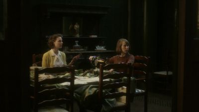 DOORBELL RINGS - Call the Midwife