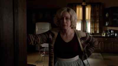 [doorbell rings] - Bates Motel