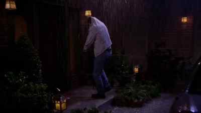 [doorbell rings] - Everybody Loves Raymond