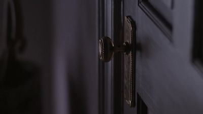 (doorknob jiggling) - The X-Files