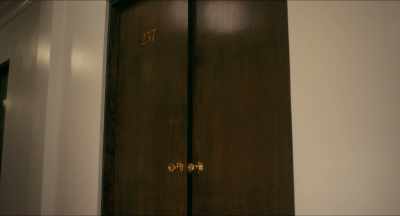 [doorknob squeaking] - Doctor Sleep
