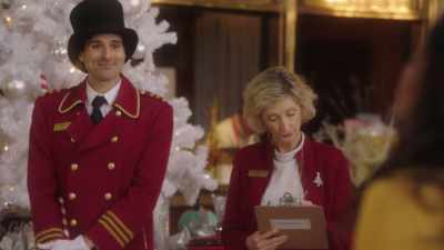 Doors open in five, - Christmas 9 to 5