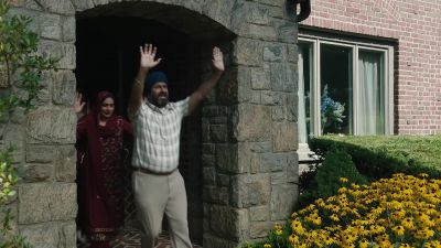 - Door's opening.
- I got movement. - FBI