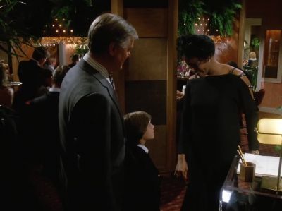 - Dora Mae.
- Good evening, Mr. Ewing. - Dallas