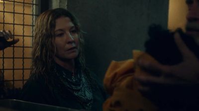 Dorie Sr.: We have to get moving
before more come washing in. - Fear the Walking Dead