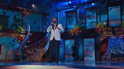 ♪ Dos oruguitas desorientadas ♪ - Encanto at the Hollywood Bowl