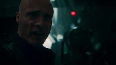 - Double time, Jacks! Double time! That's it!
- Let's go! - Snowpiercer