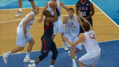 [Doug Collins] Wade to the basket,
goes inside, beautiful move. - The Redeem Team