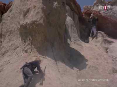 Doug! Come on, Doug. - 40 Guns to Apache Pass