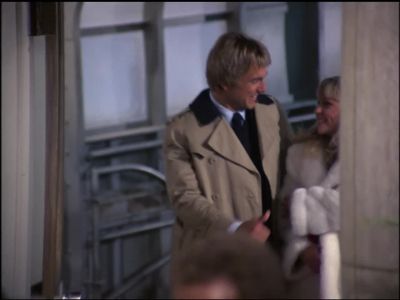 Doug, stay close to me, ok? - The Love Boat