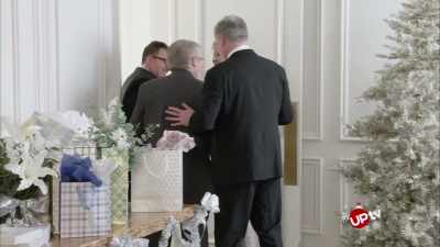 Douglas er en skøn mand.
Helt utrolig. - Christmas Wedding Runaway