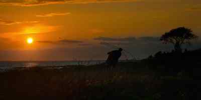Down on your knees. - Outer Banks