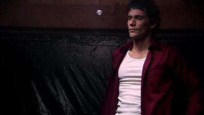 Down on the floor, please. - Dexter