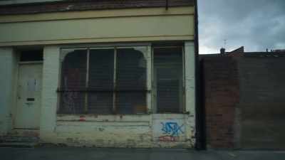 (downbeat music) - Liverpool Narcos