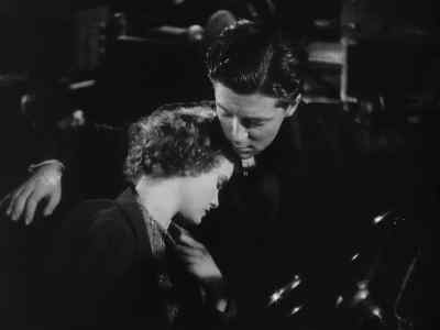 Dowser. Dowser. Look after her, Dowser. - Young and Innocent
