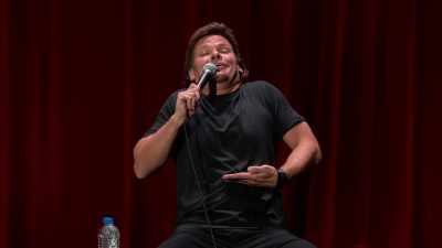 Držíte tu malou veverku - Theo Von: Regular People