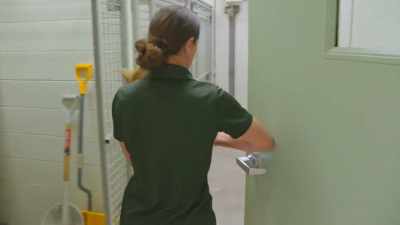 Dr. Jan: After seeing
what we saw this morning, - Secrets of the Zoo