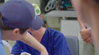 Dr. Katie: Looking at
the x-rays, dr. Berning thinks - Secrets of the Zoo