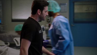 Dr. Latham, I would like to assist. - Chicago Med