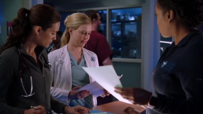 - Dr. Manning?
- Mm-hmm? - Chicago Med