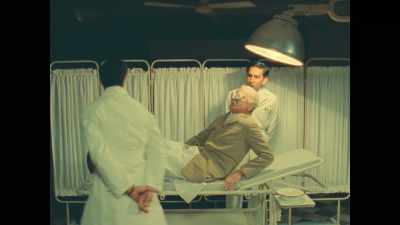 Dr. Marshall rolled a three-inch bandage
round the face and head. - The Wonderful Story of Henry Sugar