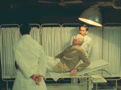Dr. Marshall rolled a three-inch bandage
round the face and head. - The Wonderful Story of Henry Sugar and Three More