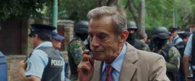 - Dr. Mendizabal?
- Yes, who is it? - The Heist of the Century