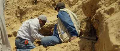 Dr. Mustafa comes
and we start to find the coffin, - Secrets of the Saqqara Tomb