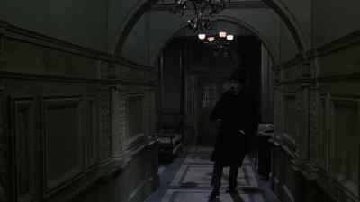 Dr. Perry! Harness the security coach,
man. There's been an accident. - The Creeping Flesh