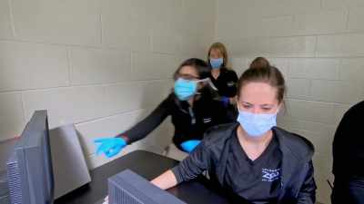 Dr. Priya: Dumplin has been
diagnosed with having arthritis - Secrets of the Zoo