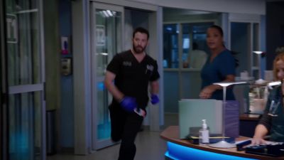 Dr. Rhodes, you're gonna bag that. - Chicago Med