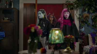 Draculaura, I'm sorry.
It's me. - Monster High: The Movie