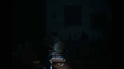 [dramatic music playing] - Raging Grace