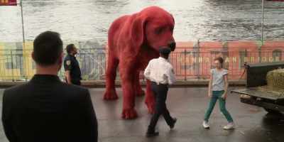 [dramatic music playing] - Clifford the Big Red Dog