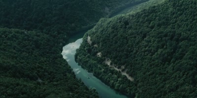 [dramatic music playing] - River Wild