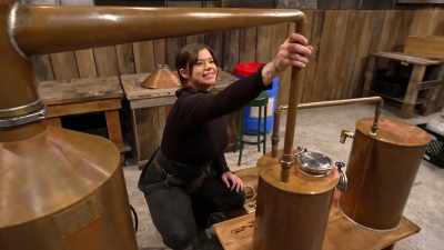 [dramatic music playing] - Moonshiners: Master Distiller