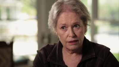 (dramatic music playing) - Raise Hell: The Life & Times of Molly Ivins