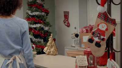 [dramatic music] - Make or Bake Christmas