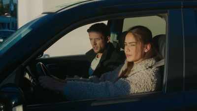 [dramatic music] - Road Trip Hostage
