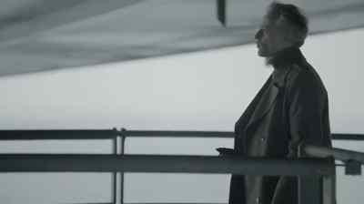 - Draw your gun.
- Where's August? - The Bridge