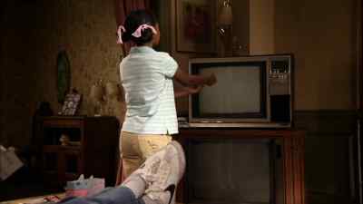 Drew's watching TV. - Everybody Hates Chris