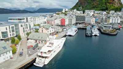[drink mixer rattling] - Below Deck Adventure