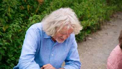 Drive straight over it in my Mini.
And my Mini is very precious.Yes. - James May and the Dull Men