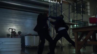 Drop it. FBI. Drop the weapon. Move. - Blindspot