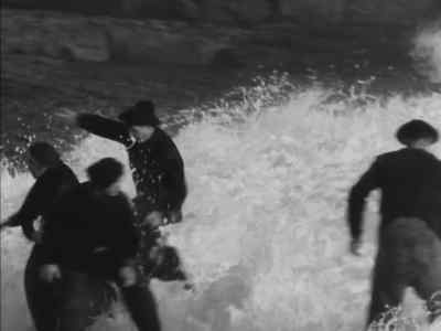 - Drop it.
- Watch yourself! - Man of Aran